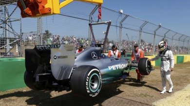 Lewis Hamilton's Mercedes needing a lift in FP1 at the 2014 Australian Grand Prix. Image